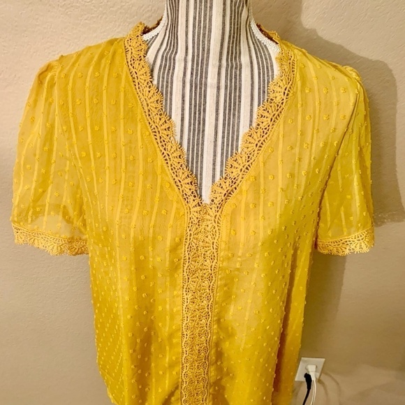 Gold Textured Blouse Medium V-Neck Crochet Detail Trim Short Sleeves Boho - Picture 2 of 15